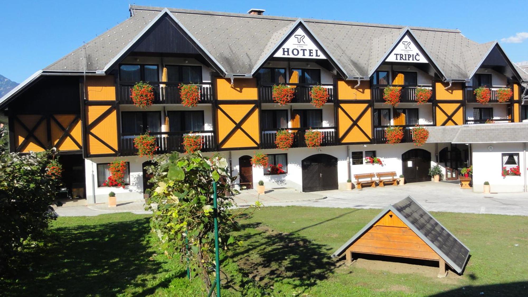 Hotel Tripic, Restaurant And Pizzeria بوينج المظهر الخارجي الصورة