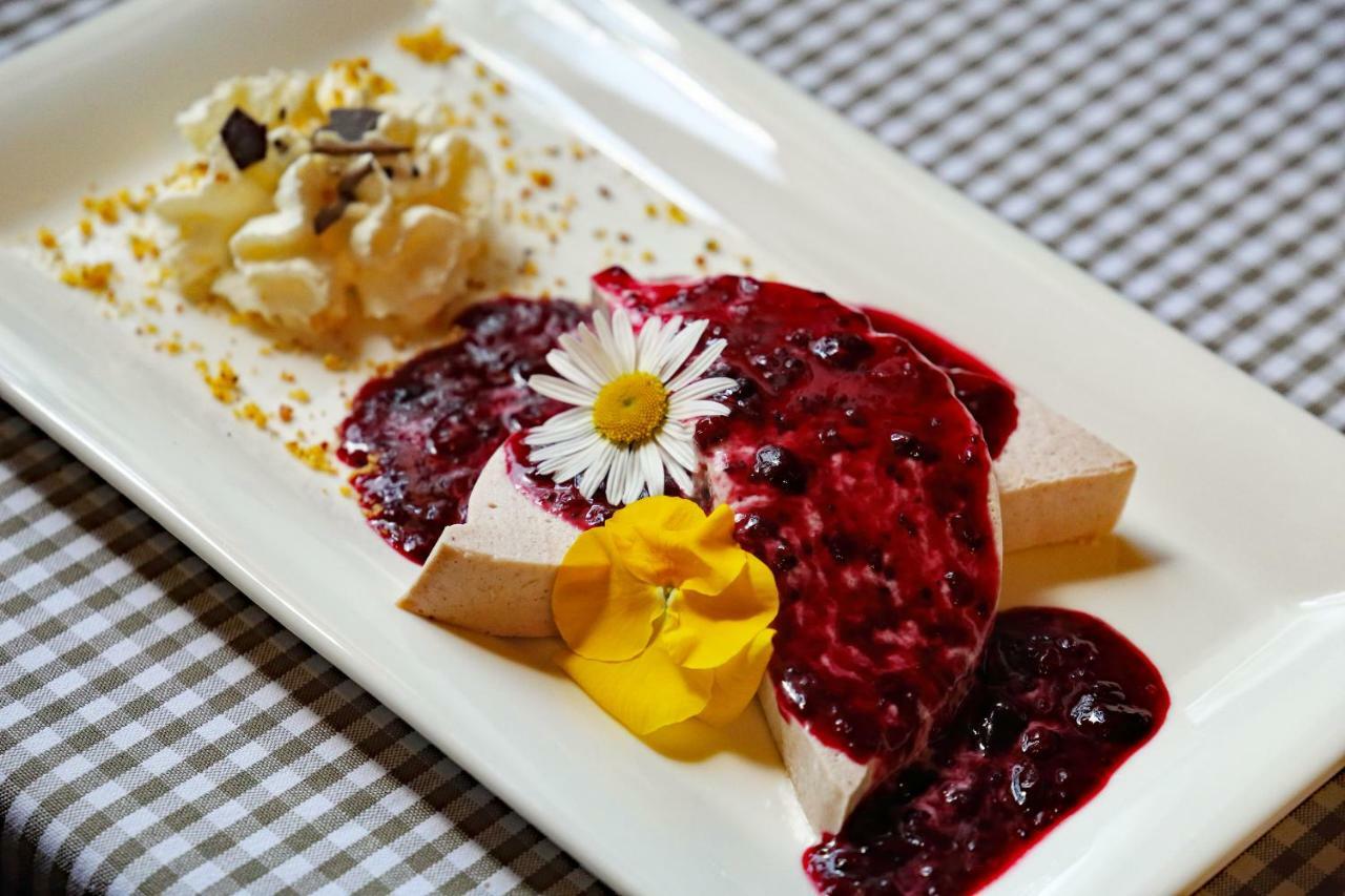 Hotel Tripic, Restaurant And Pizzeria بوينج المظهر الخارجي الصورة