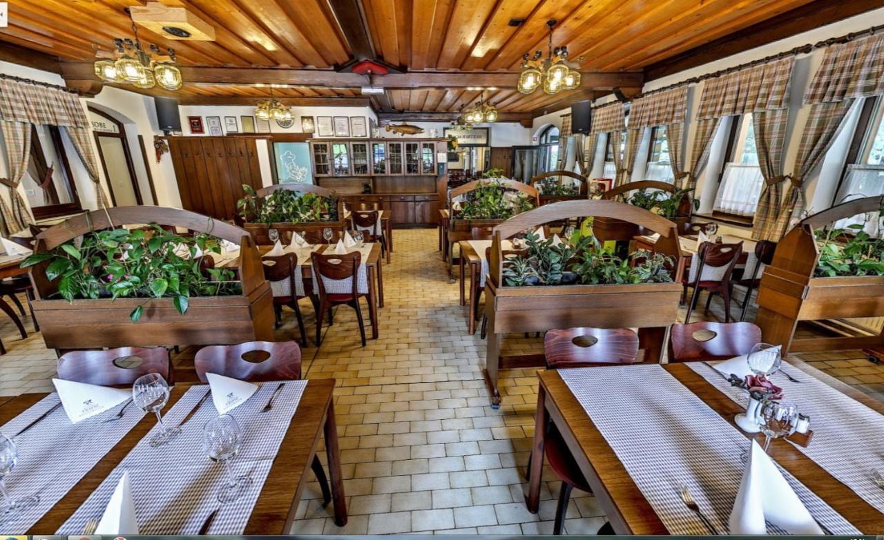 Hotel Tripic, Restaurant And Pizzeria بوينج المظهر الخارجي الصورة