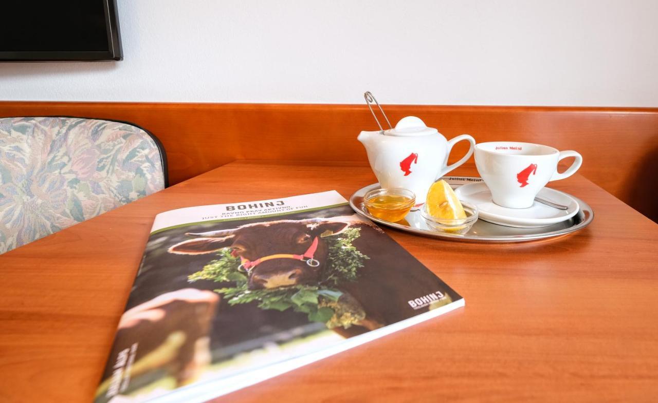 Hotel Tripic, Restaurant And Pizzeria بوينج المظهر الخارجي الصورة